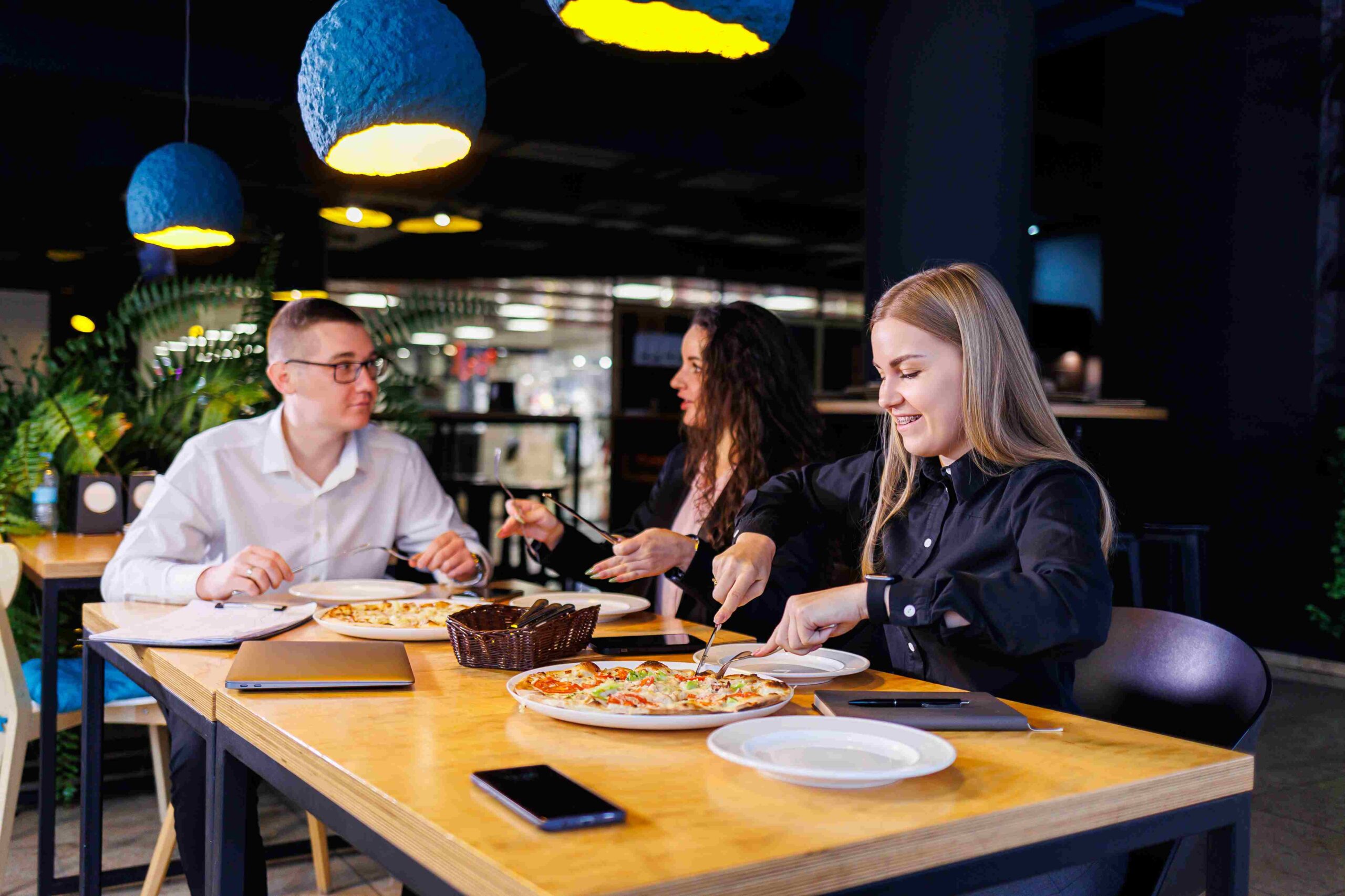 How To Choose The Right Venue For The Best Business Lunch In Dubai For Meetings